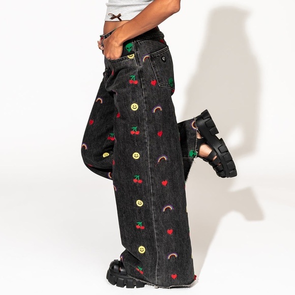 LIKE NEW DRESSED IN LALA RARE HAPPY THOUGHTS EMBROIDERED JEANS, SIZE XL - Picture 4 of 11